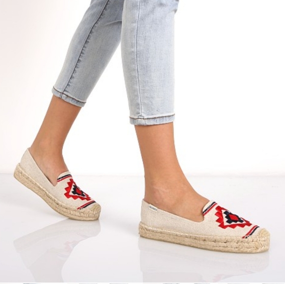 Soludos Embroidered Platform Smoking Slipper Sand - Picture 3 of 9